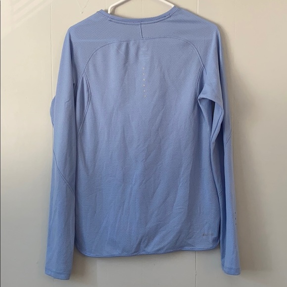 Nike Long Sleeve workout shirt - Picture 2 of 3